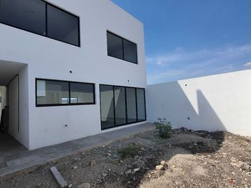 Casa en Venta en Juriquilla Preserve, 3 Recamaras, Roof Garden, Jardín, LUJO!