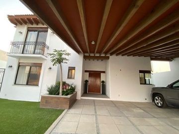 Residencia en San Francisco Juriquilla, Bóvedas Catalanas, Doble Altura, Jardín.