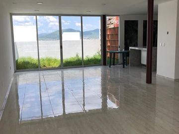 Hermosa Residencia en Bio Grand Juriquilla, 3 Recamaras, 3 Niveles, Roof Garden