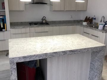 Hermosa Residencia en Bio Grand Juriquilla, 3 Recamaras, 3 Niveles, Roof Garden