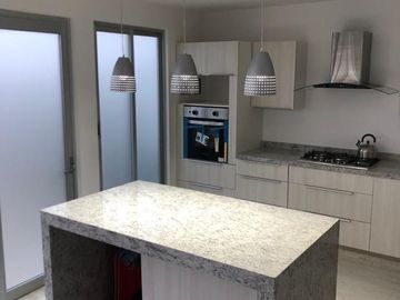 Hermosa Residencia en Bio Grand Juriquilla, 3 Recamaras, 3 Niveles, Roof Garden