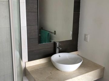 Hermosa Residencia en Bio Grand Juriquilla, 3 Recamaras, 3 Niveles, Roof Garden