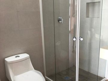 Hermosa Residencia en Bio Grand Juriquilla, 3 Recamaras, 3 Niveles, Roof Garden