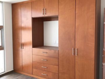 Hermosa Residencia en Bio Grand Juriquilla, 3 Recamaras, 3 Niveles, Roof Garden