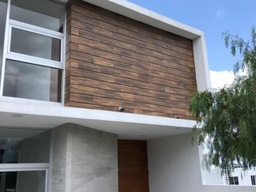 Hermosa Residencia en Bio Grand Juriquilla, 3 Recamaras, 3 Niveles, Roof Garden