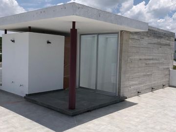 Hermosa Residencia en Bio Grand Juriquilla, 3 Recamaras, 3 Niveles, Roof Garden