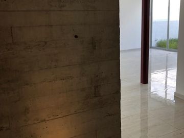 Hermosa Residencia en Bio Grand Juriquilla, 3 Recamaras, 3 Niveles, Roof Garden