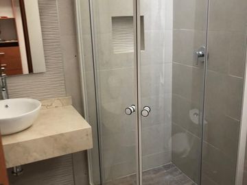 Hermosa Residencia en Bio Grand Juriquilla, 3 Recamaras, 3 Niveles, Roof Garden