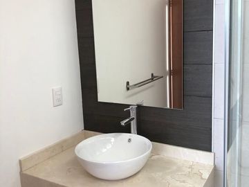Hermosa Residencia en Bio Grand Juriquilla, 3 Recamaras, 3 Niveles, Roof Garden