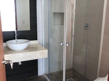 Hermosa Residencia en Bio Grand Juriquilla, 3 Recamaras, 3 Niveles, Roof Garden