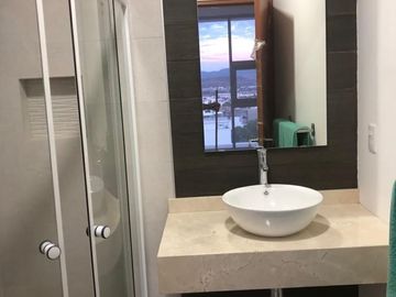 Hermosa Residencia en Bio Grand Juriquilla, 3 Recamaras, 3 Niveles, Roof Garden