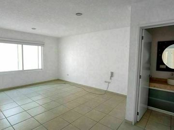 Hermosa Casa en Punta Juriquilla. 4 Habitaciones, Cuarto de Servicio, 3 Autos