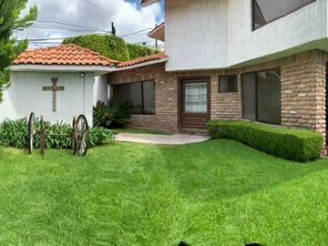 Venta de Casas en Loma Dorada: 3 Recamaras, Jardín, 3.5 Baños, Cto Servicio..