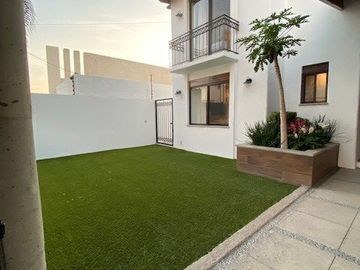 Residencia en San Francisco Juriquilla, Bóveda Catalana, Doble Altura, Jardín.