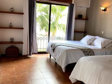 Residencia en San Francisco Juriquilla, Bóveda Catalana, Doble Altura, Jardín.