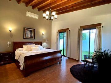 Residencia en San Francisco Juriquilla, Bóveda Catalana, Doble Altura, Jardín.