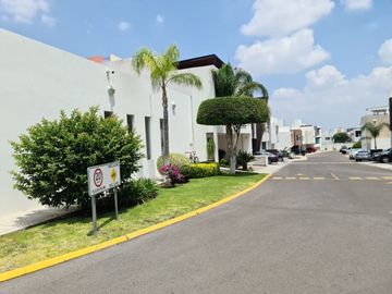 Se Vende Casa en Centro Sur, Claustros de las Misiones, 4 Recamaras, 4.5 Baños..