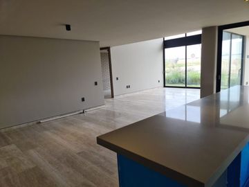 Casa en Venta en Lomas del Campanario, Diseño de Autor, 3 Recamaras, Master Suit