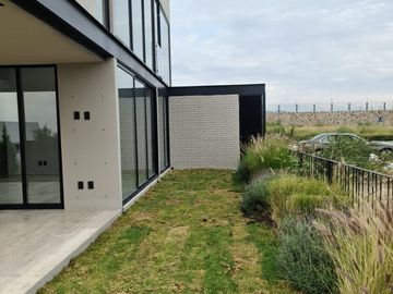 Casa en Venta en Lomas del Campanario, Diseño de Autor, 3 Recamaras, Master Suit