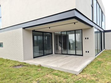 Casa en Venta en Lomas del Campanario, Diseño de Autor, 3 Recamaras, Master Suit