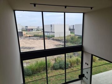 Casa en Venta en Lomas del Campanario, Diseño de Autor, 3 Recamaras, Master Suit