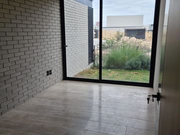 Casa en Venta en Lomas del Campanario, Diseño de Autor, 3 Recamaras, Master Suit