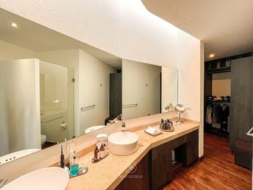 Residencia en Loma Dorada con INCREIBLE VISTA Panorámica a los Arcos de Qro..