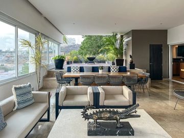 Residencia en Loma Dorada con INCREIBLE VISTA Panorámica a los Arcos de Qro..