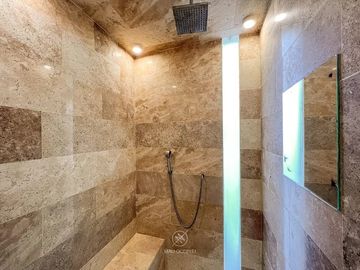 Residencia en Loma Dorada con INCREIBLE VISTA Panorámica a los Arcos de Qro..