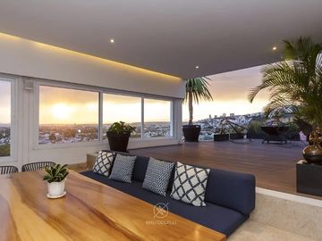 Residencia en Loma Dorada con INCREIBLE VISTA Panorámica a los Arcos de Qro..