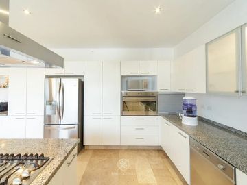 Residencia en Loma Dorada con INCREIBLE VISTA Panorámica a los Arcos de Qro..