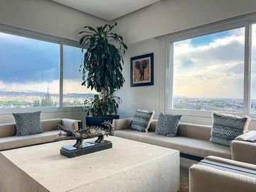 Residencia en Loma Dorada con INCREIBLE VISTA Panorámica a los Arcos de Qro..