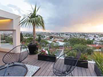 Residencia en Loma Dorada con INCREIBLE VISTA Panorámica a los Arcos de Qro..
