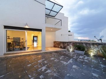 Residencia en Loma Dorada con INCREIBLE VISTA Panorámica a los Arcos de Qro..