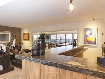 Residencia en Loma Dorada con INCREIBLE VISTA Panorámica a los Arcos de Qro..