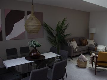 Hermosa Casa en Privada, Villas del Mesón Juriquilla, 3 Recamaras, 3.5 Baños..