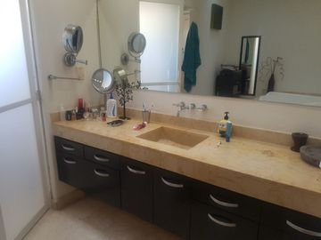 Preciosa Residencia en San Francisco Juriquilla, Vista a la Presa, 4 Recámaras..