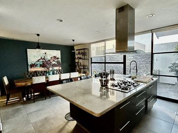Hermosa Residencia de Autor en Centro Sur, Claustros de Las Misiones II