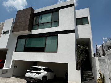 Hermosa Residencia de Autor en Centro Sur, Claustros de Las Misiones II