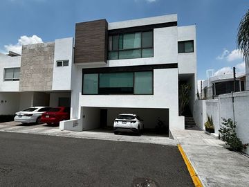 Hermosa Residencia de Autor en Centro Sur, Claustros de Las Misiones II