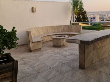 Hermosa Residencia en LOMA DORADA, Super Céntrica, 4 Niveles !