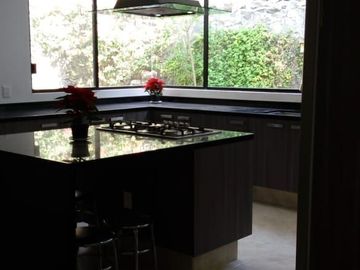 Hermosa Residencia en LOMA DORADA, Super Céntrica, 4 Niveles !