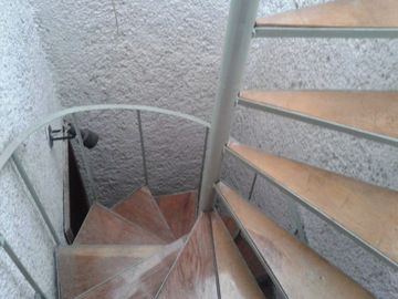 Hermosa Residencia en LOMA DORADA, Super Céntrica, 4 Niveles !