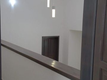 Hermosa Residencia en LOMA DORADA, Super Céntrica, 4 Niveles !