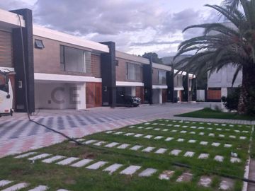 VENTA CASA TUMBACO EN CONJUNTO