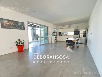 Casa en venta 5 ambientes a la laguna pileta en Barrio El Cantón Escobar