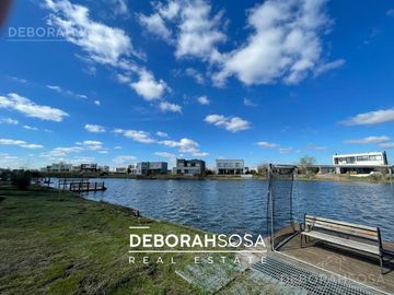 Casa en venta 5 ambientes a la laguna pileta en Barrio El Cantón Escobar
