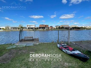 Casa en venta 5 ambientes a la laguna pileta en Barrio El Cantón Escobar