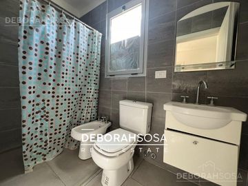 Casa en venta 5 ambientes a la laguna pileta en Barrio El Cantón Escobar