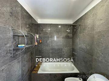 Casa en venta 5 ambientes a la laguna pileta en Barrio El Cantón Escobar